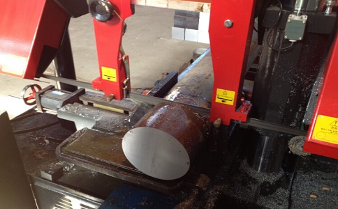 赣县卧式带锯床加工时出现明显振荡如何排查？