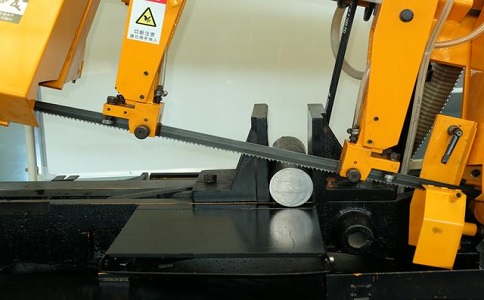 赣县数控带锯床自动送料精度会出现偏差吗？