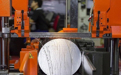 赣县立式金属带锯床切削出现跑带故障解决方法！